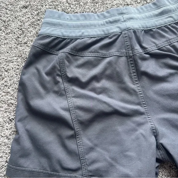 The North Face Women’s Medium Athletic Shorts Gray Active Hiking Gorpcore - Picture 12 of 13